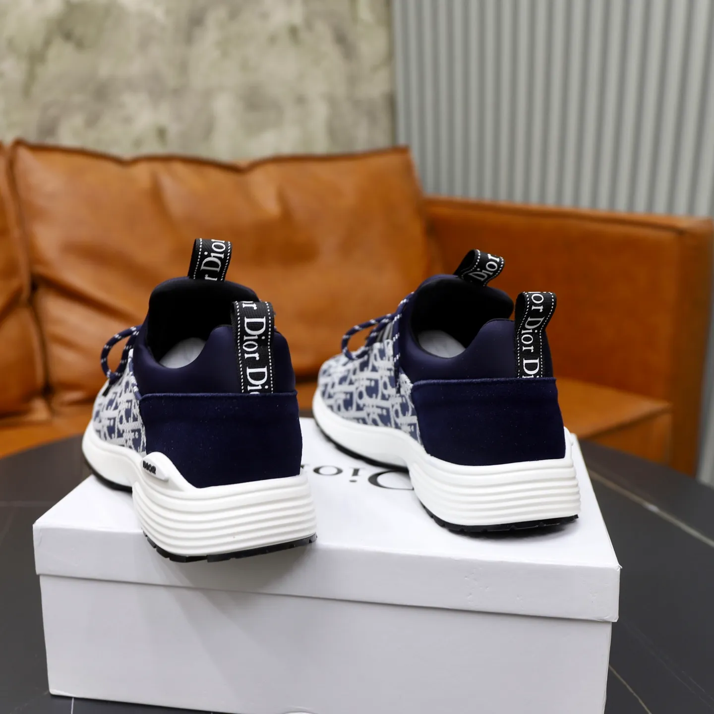 Ex-factory price: 440💰🙅‍♂️🙅‍♂️🙅‍♂️ Brand: Dior DIOR Standard code: 38-44 (45 customized) Grade: Same as the official website Material: Original material splicing Comfortable and breathable lining Lightweight and wear-resistant sports outsole Style category: Men's fashionable casual shoes Running sneakers Distinguished luxury brand elements Top luxury Color: actual picture color